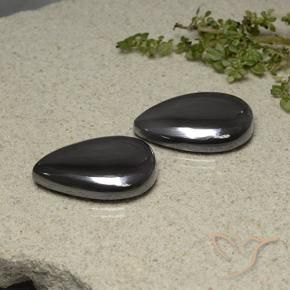 Gemas de Hematites Gris negro natural de 60.34 ct, En forma de pera, Opaco