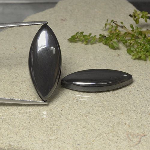 Gemas de Hematites Verde medio natural de 48.08 ct, Marquesa, Opaco