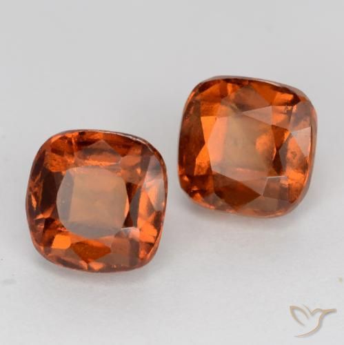 Gemas de granate hessonita Naranja rojizo natural de 3.13 ct, Forma Cojín, VS