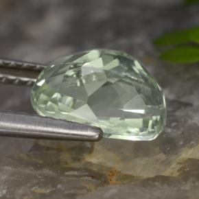 Hiddenite Verde claro natural de 2.31 ct, Corte Óvalo, VS