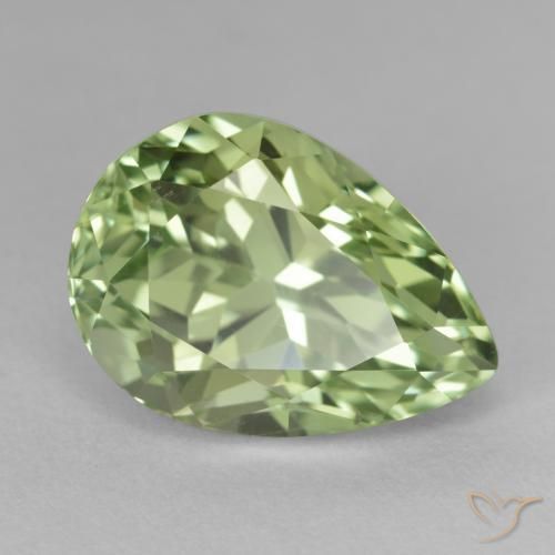 Hiddenite Verde medio natural de 13.80 ct, En forma de pera, VS-SI