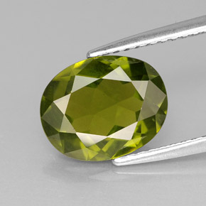 idocrasa Verde Oliva natural de 2.56 ct, Corte Óvalo, VS
