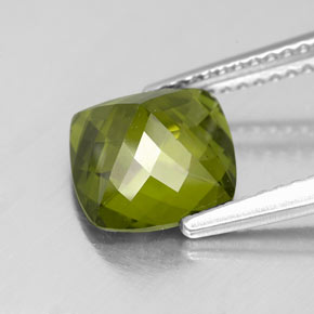 idocrasa Verde Oliva natural de 2.66 ct, Corte Cojín, VS