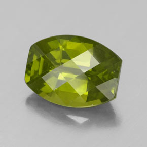 Idocrasa verde natural de 2,73 ct, forma elegante, VS