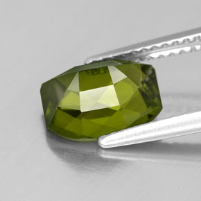 Idocrasa verde natural de 2,33 ct, forma elegante, VS