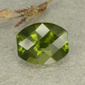 idocrasa Verde Oliva natural de 2.60 ct, Forma elegante, VS