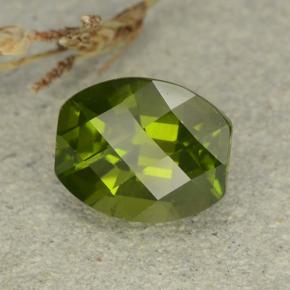 idocrasa Verde Oliva natural de 2.60 ct, Forma elegante, VS