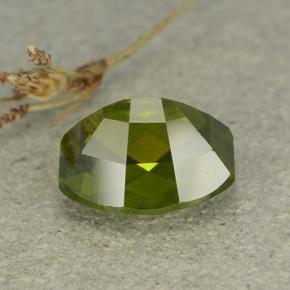 idocrasa Verde Oliva natural de 2.60 ct, Forma elegante, VS