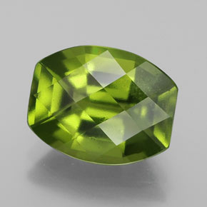 idocrasa Verde Oliva natural de 3.08 ct, Forma elegante, VS