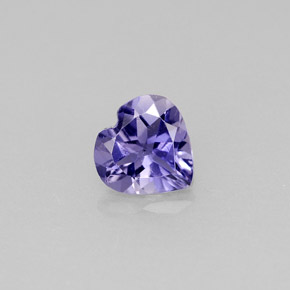 Iolita violeta natural de 0,58 ct, forma de corazón, VS