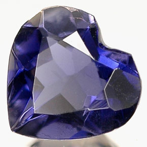 Iolita azul natural de 0,55 ct, forma de corazón, VS
