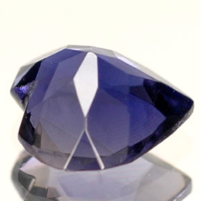 Iolita azul natural de 0,55 ct, forma de corazón, VS