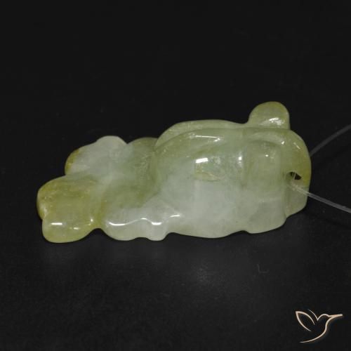 Jade Verde cálido natural de 21.61 ct, Elegante, Translúcido
