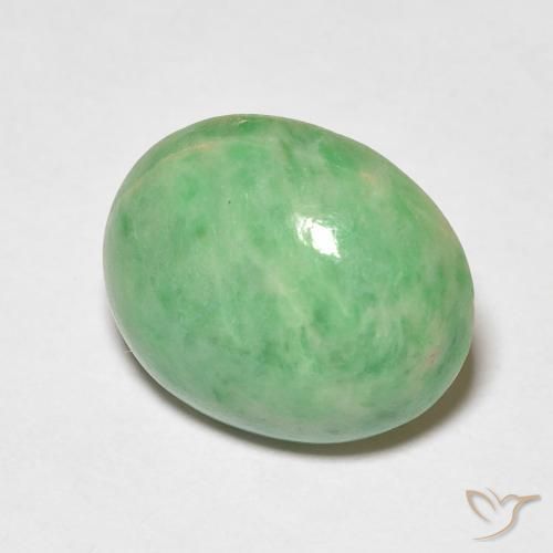 Jade Verde cálido natural de 4.83 ct, Ovalada, Opaco