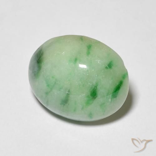 Jade Verde cálido natural de 4.75 ct, Ovalada, Opaco