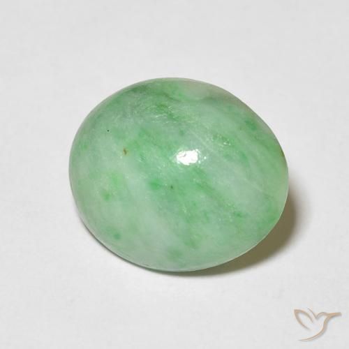 Jade Verde cálido natural de 3.88 ct, Ovalada, Opaco