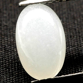 Jadeíta blanco natural de 2,05 ct, corte óvalo, translúcido