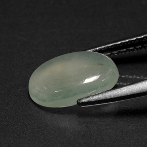 Jadeíta Verde blanquecino natural de 2.07 ct, Corte Óvalo, Translúcido