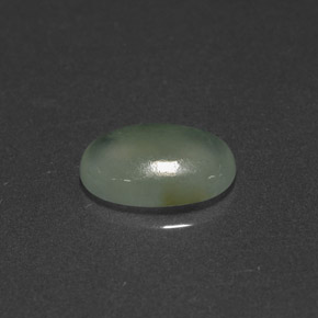 Jadeíta Verde blanquecino natural de 1.48 ct, Corte Óvalo, Translúcido