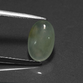 Jadeíta Verde blanquecino natural de 1.48 ct, Corte Óvalo, Translúcido
