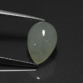 Jadeíta Verde blanquecino natural de 2.67 ct, En forma de pera, Translúcido