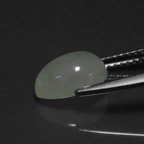 Jadeíta Verde blanquecino natural de 2.67 ct, En forma de pera, Translúcido