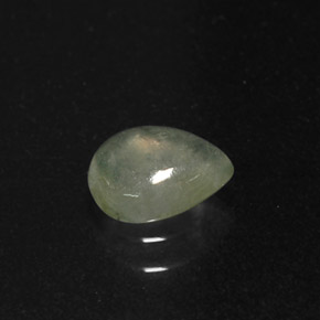 Jadeíta verde natural de 0,63 ct, en forma de pera, translúcido