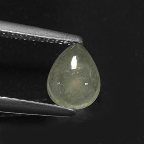 Jadeíta verde natural de 0,63 ct, en forma de pera, translúcido