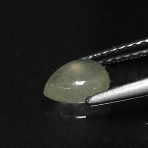 Jadeíta verde natural de 0,63 ct, en forma de pera, translúcido