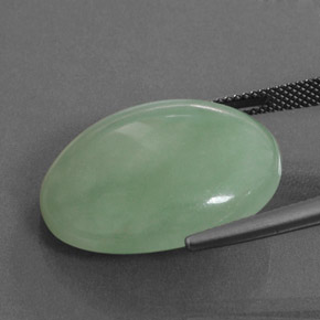 Jadeíta Verde natural de 27.45 ct, Ovalada, Translúcido