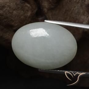 Jadeíta Verde gris natural de 14.47 ct, Ovalada, Translúcido
