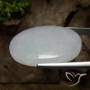 Jadeíta Verde medio natural de 32.57 ct, Ovalada, Translúcido