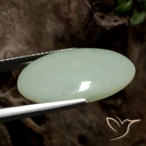 Jadeíta Verde avellana claro natural de 11.48 ct, Ovalada, Translúcido