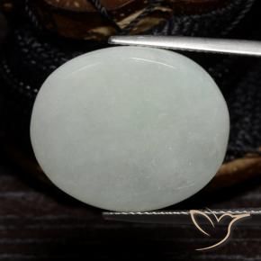 Jadeíta Verde medio natural de 27.95 ct, Ovalada, Translúcido