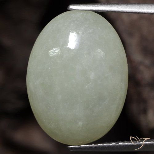 Jadeíta Verde medio natural de 8.52 ct, Ovalada, Translúcido