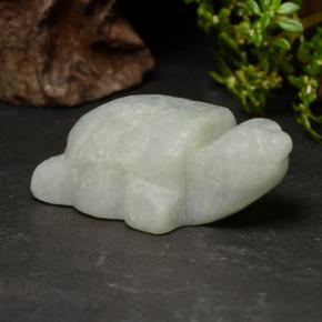 Jadeíta verde natural de 76,06 ct, forma elegante, opaco