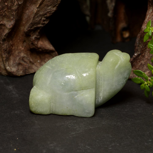 Jadeíta verde natural de 85,76 ct, forma elegante, opaco