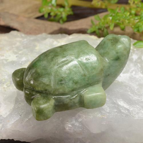 Jadeíta verde natural de 78,27 ct, forma elegante, opaco