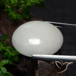 Jadeíta Gris muy claro natural de 22.60 ct, Ovalada, Translúcido