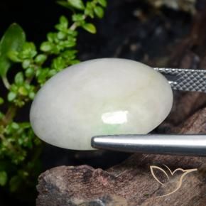 Jadeíta Gris muy claro natural de 21.29 ct, Ovalada, Translúcido