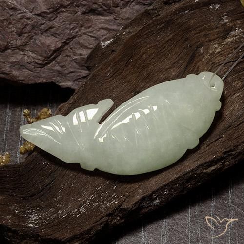 Jadeíta Verde medio natural de 37.57 ct, Elegante, Translúcido
