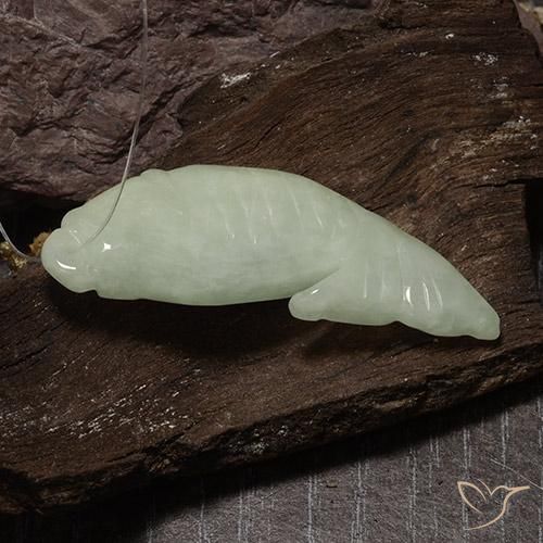 Jadeíta Verde medio natural de 37.57 ct, Elegante, Translúcido