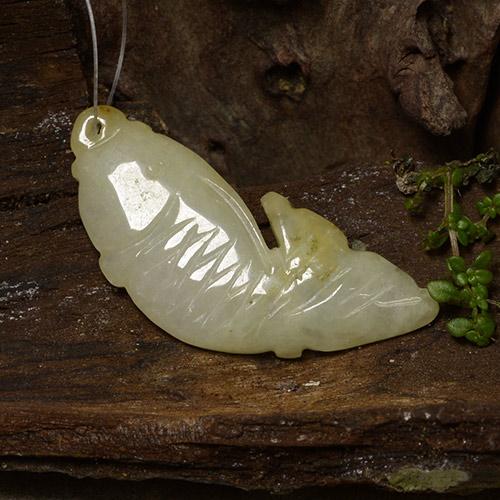 Jadeíta amarillo natural de 26,52 ct, forma elegante, translúcido