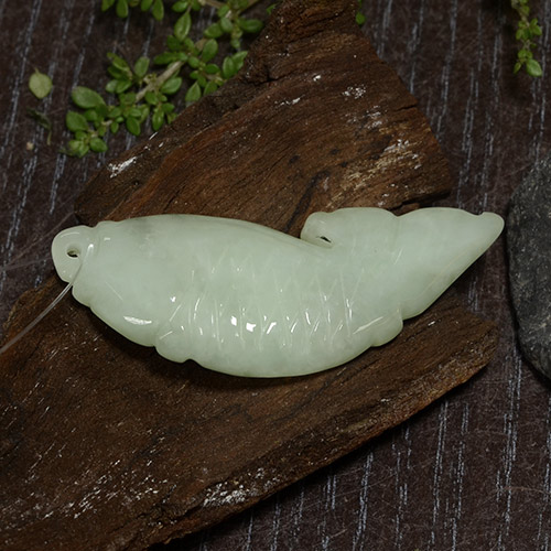 Jadeíta Verde medio natural de 25.28 ct, Forma elegante, Translúcido