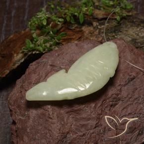 Jadeíta Verde-amarillo medio natural de 29.51 ct, Elegante, Translúcido