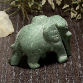 Jadeíta verde natural de 140,74 ct, forma elegante, opaco