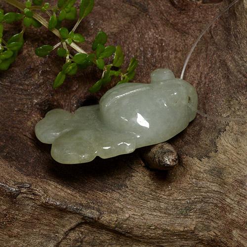 Jadeíta verde natural de 24,53 ct, forma elegante, translúcido