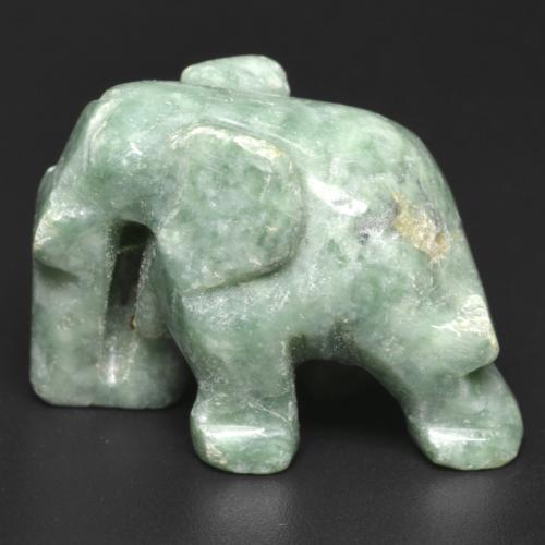 Jadeíta Verde frío natural de 61.91 ct, Forma elegante, Opaco