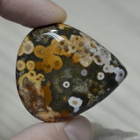 Jaspe multicolor natural de 61,38 ct, en forma de pera, opaco