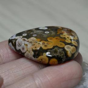 Jaspe multicolor natural de 61,38 ct, en forma de pera, opaco